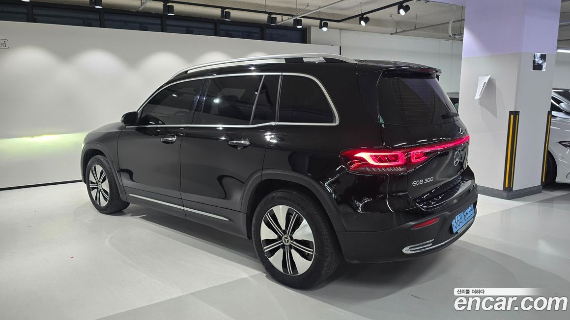 Mercedes-Benz EQB 2024