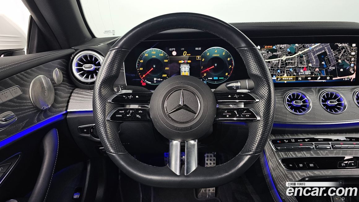 Mercedes-Benz E-Class 2022