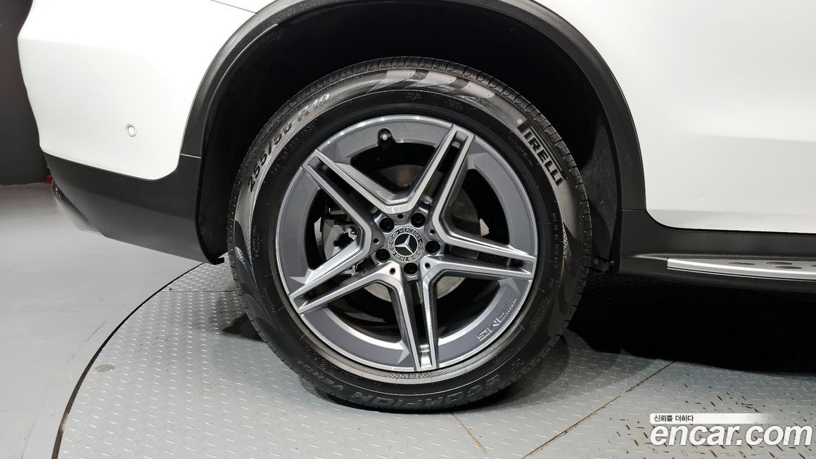 Mercedes-Benz GLC-Class 2023