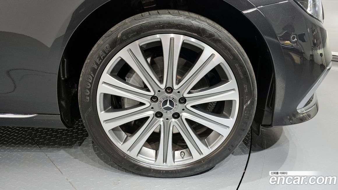 Mercedes-Benz E-Class 2023