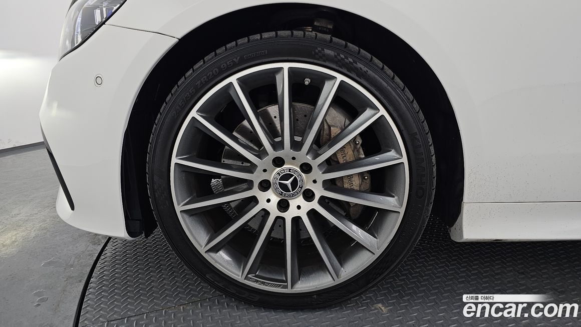 Mercedes-Benz E-Class 2022