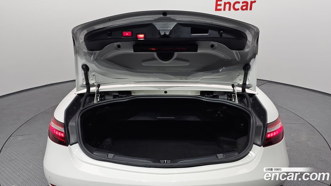 Mercedes-Benz E-Class 2022