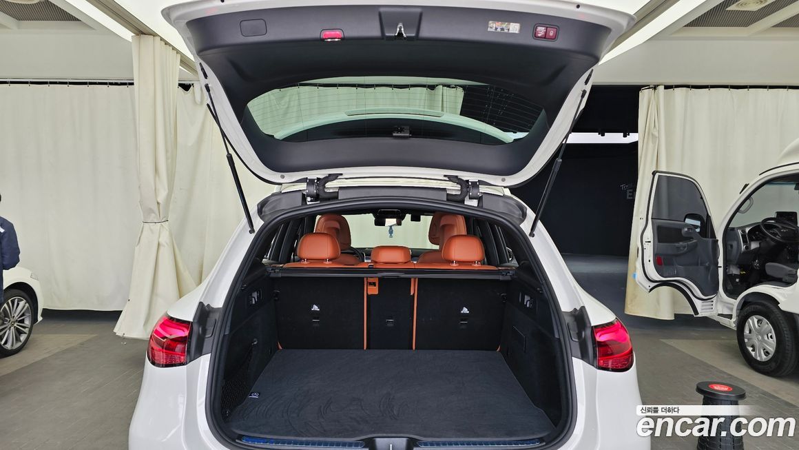 Mercedes-Benz GLC-Class 2025