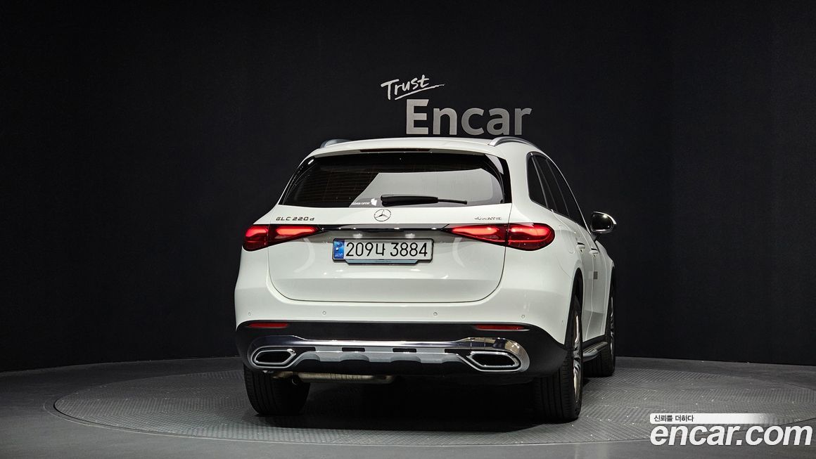 Mercedes-Benz GLC-Class 2025