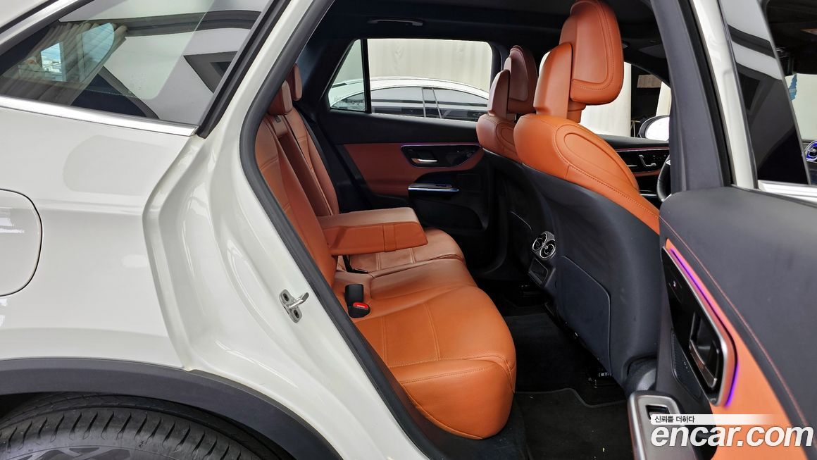 Mercedes-Benz GLC-Class 2025