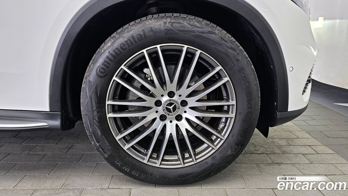 Mercedes-Benz GLC-Class 2025