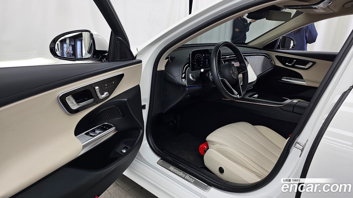 Mercedes-Benz E-Class 2025