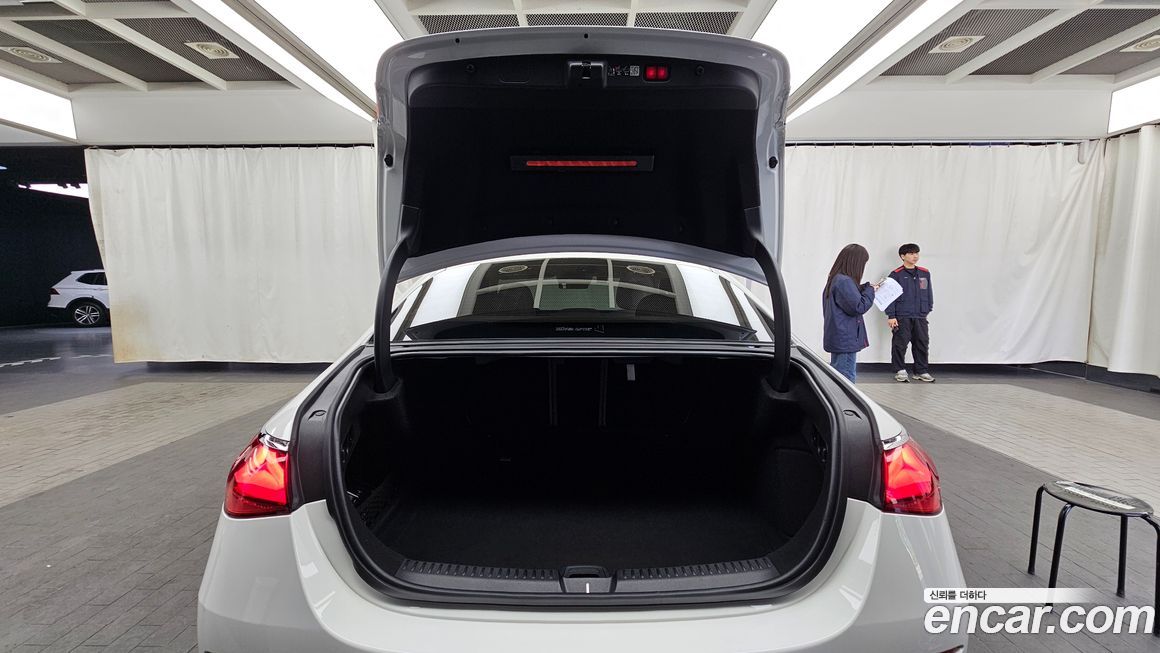 Mercedes-Benz E-Class 2025