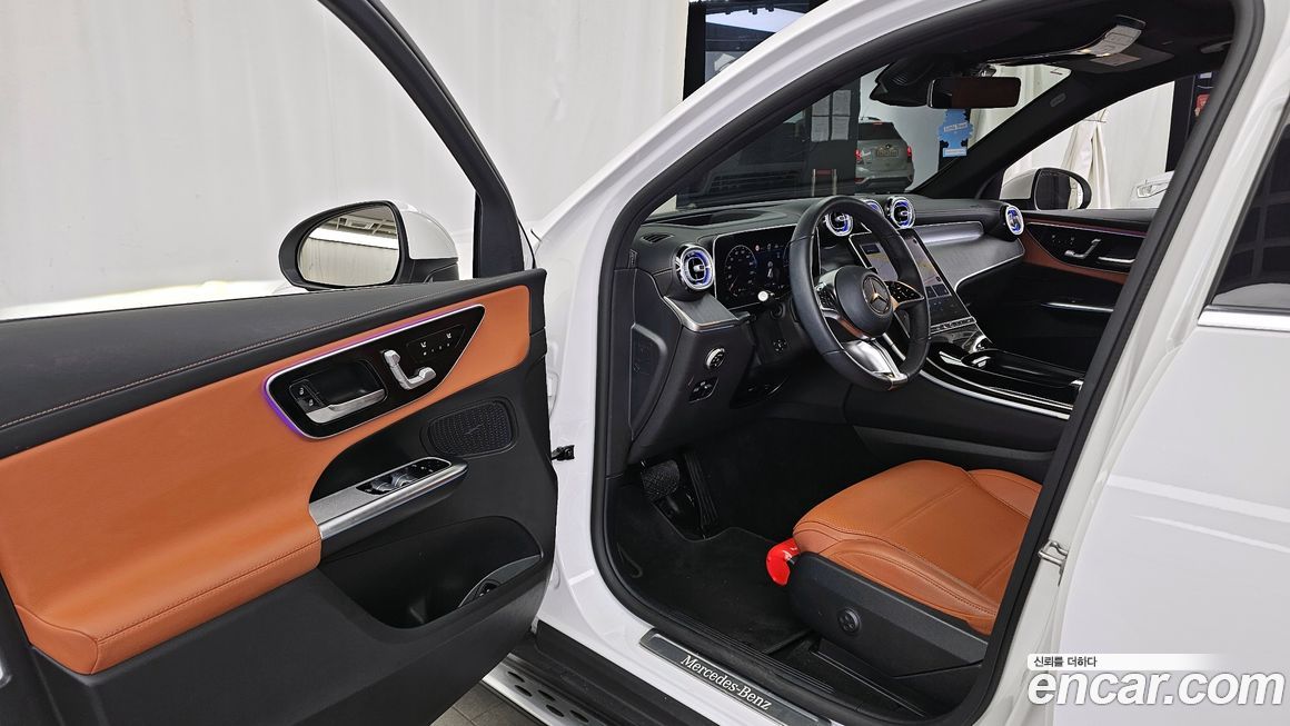 Mercedes-Benz GLC-Class 2025