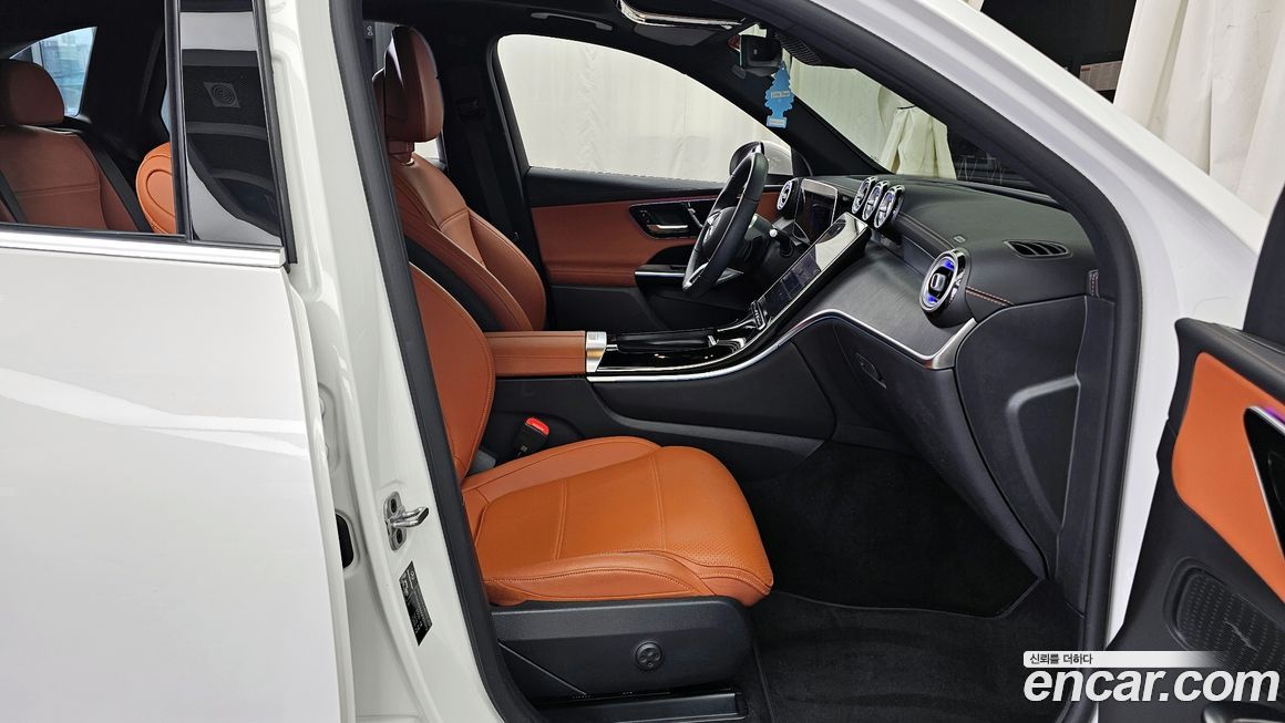 Mercedes-Benz GLC-Class 2025