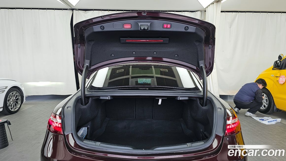 Mercedes-Benz E-Class 2022