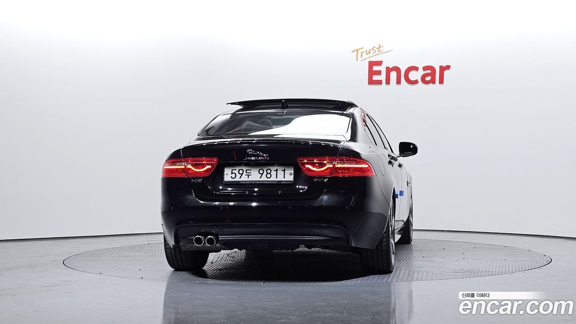 Jaguar XE 2018