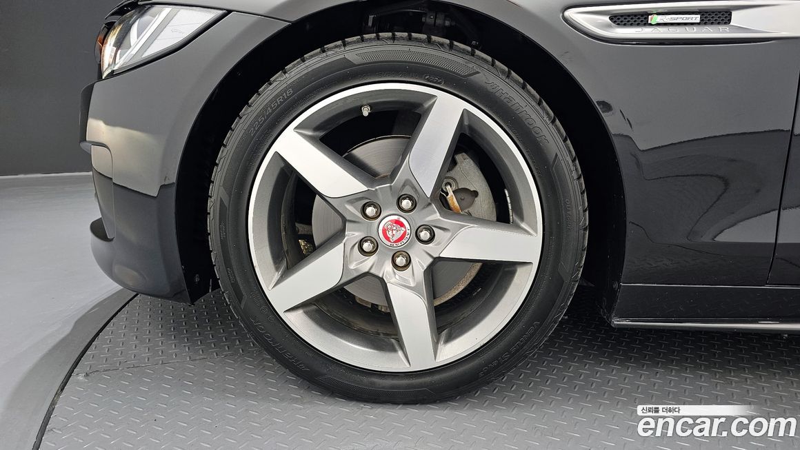Jaguar XE 2018