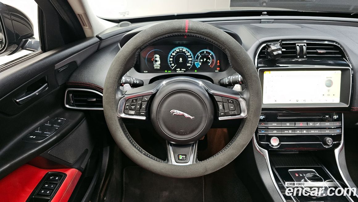 Jaguar XE 2018