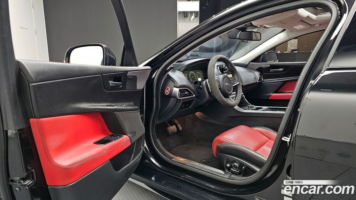 Jaguar XE 2018