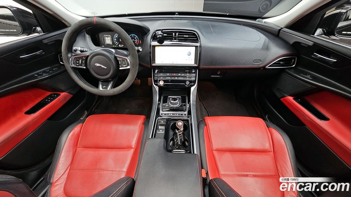 Jaguar XE 2018