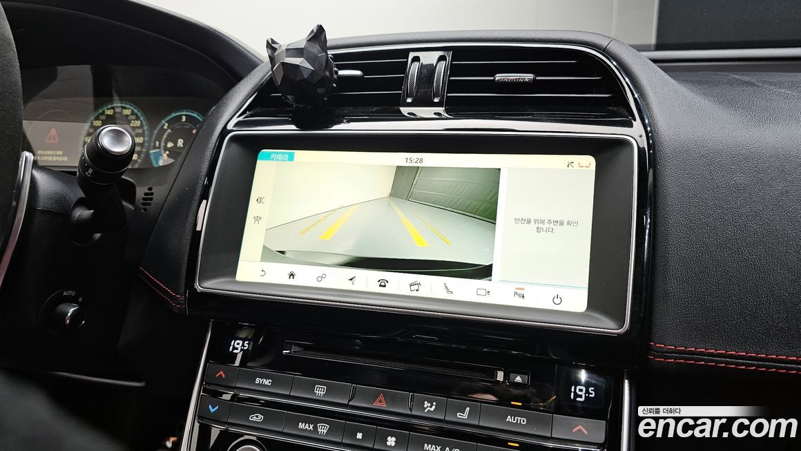 Jaguar XE 2018