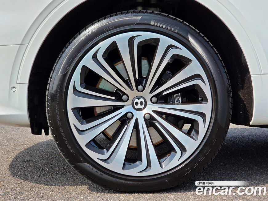 Bentley Bentayga 2023