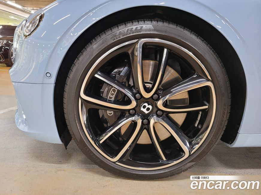 Bentley Continental 2021