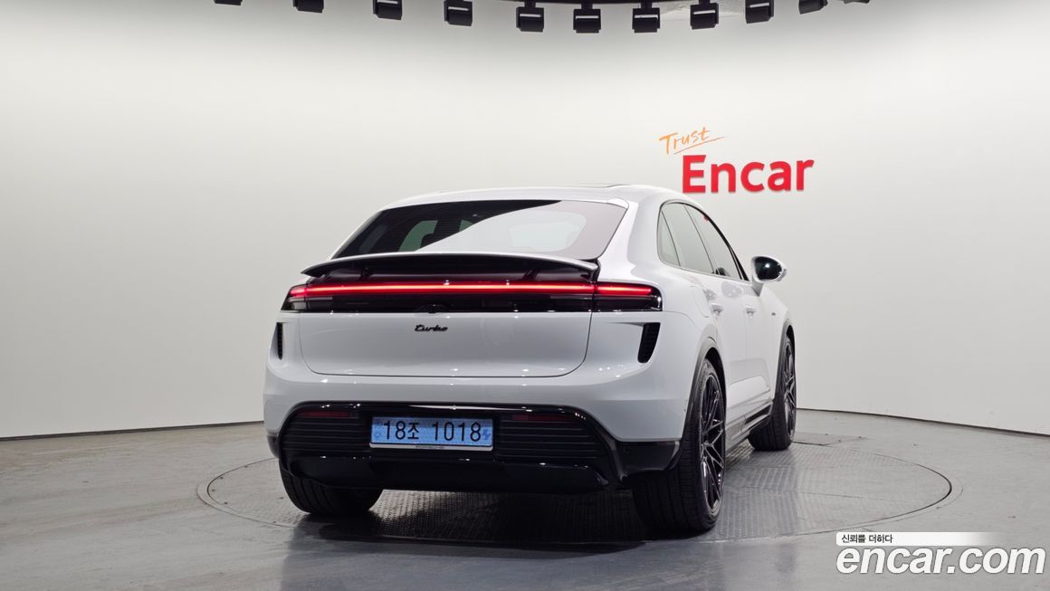 Porsche Macan 2025