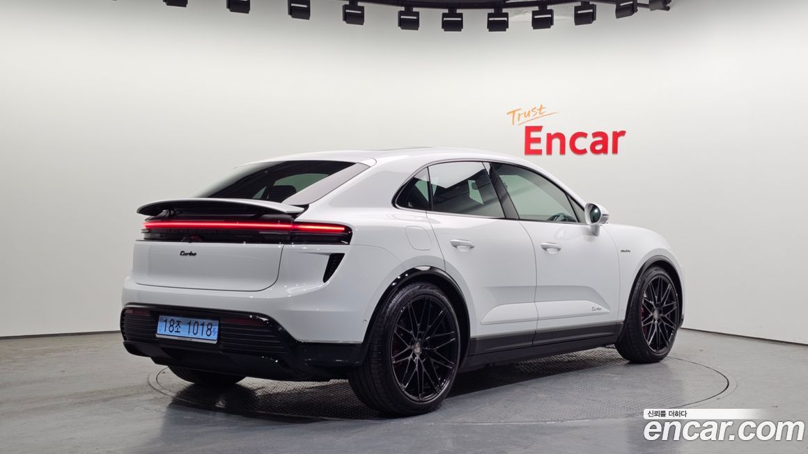 Porsche Macan 2025
