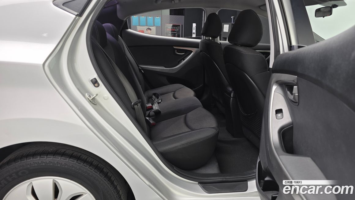 Hyundai AVANTE 2012