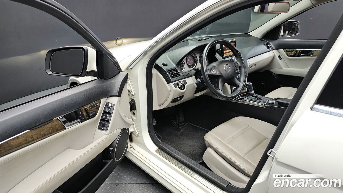 Mercedes-Benz C-Class 2009