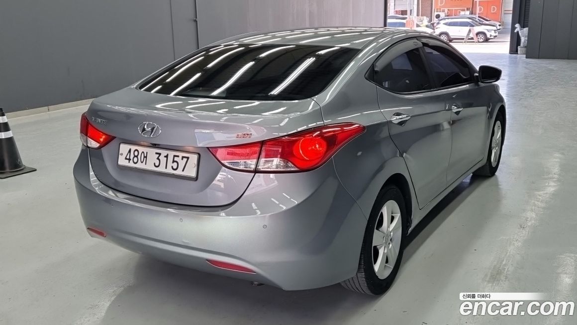 Hyundai AVANTE 2013