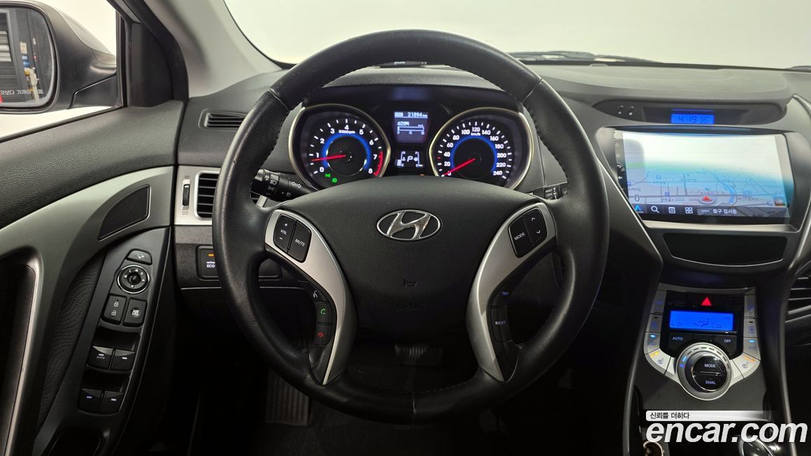Hyundai AVANTE 2011