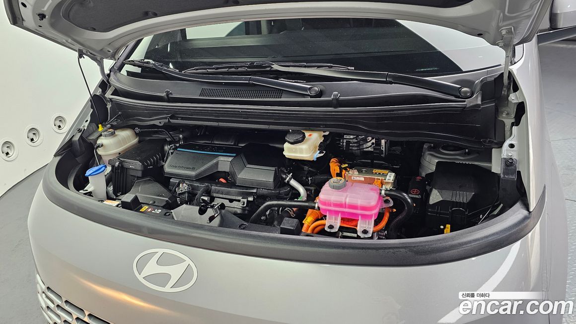 Hyundai Staria 2025