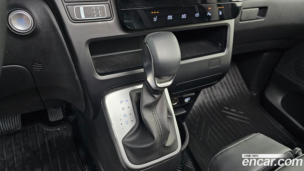 Hyundai Staria 2025