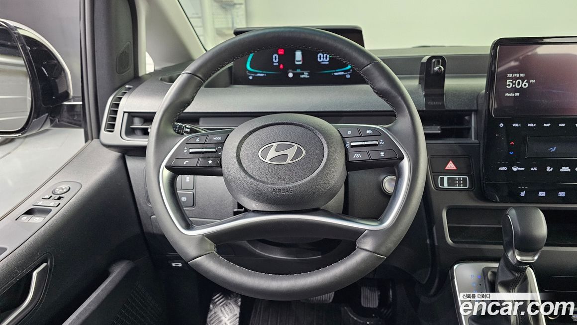 Hyundai Staria 2025