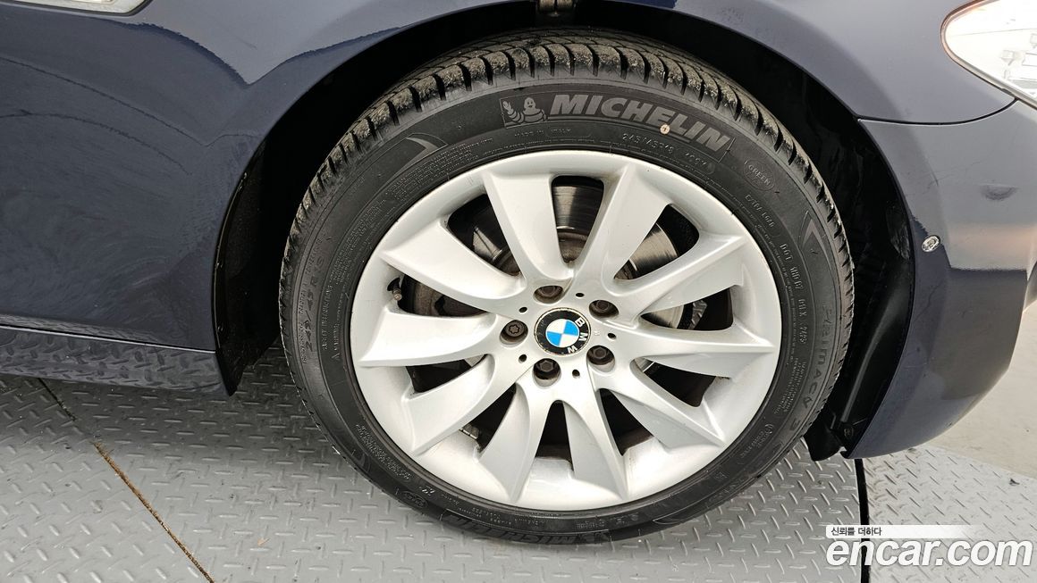 BMW 5-Series 2012