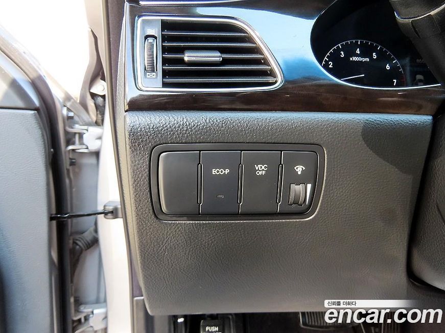 Hyundai Genesis 2012