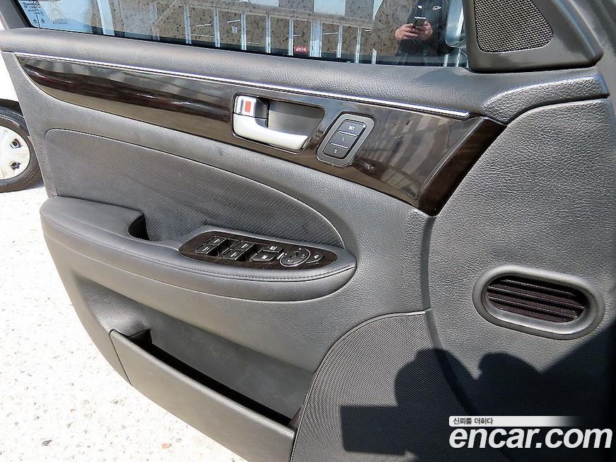 Hyundai Genesis 2012