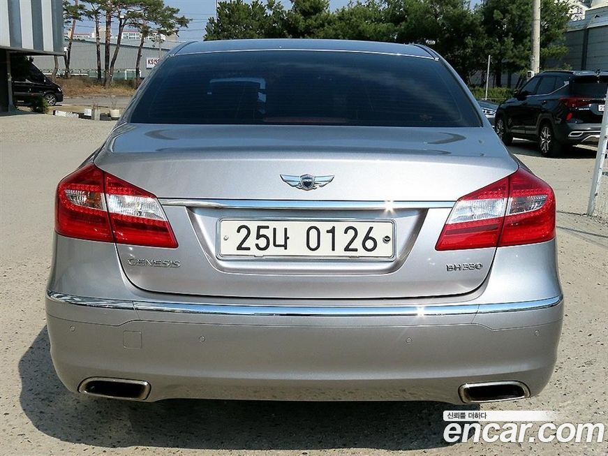 Hyundai Genesis 2012