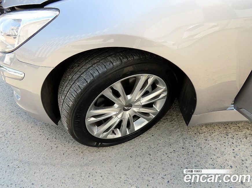 Hyundai Genesis 2012