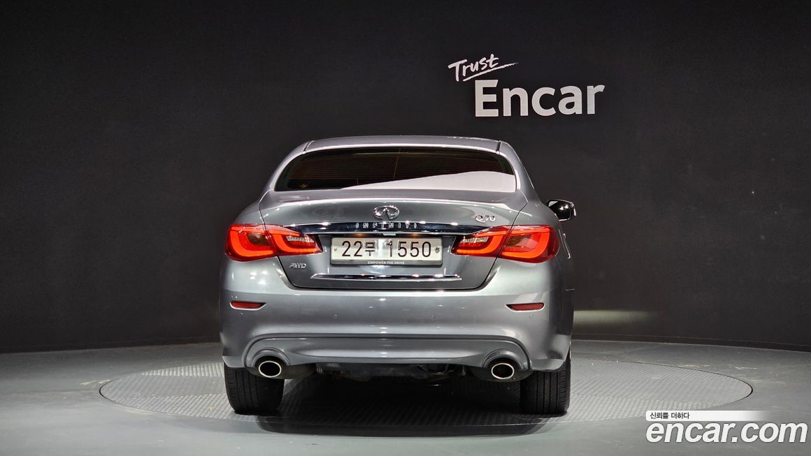 Infiniti Q70 2017
