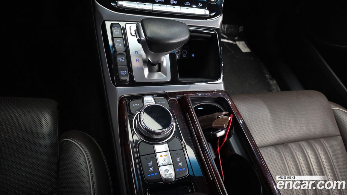 Genesis EQ900 2017