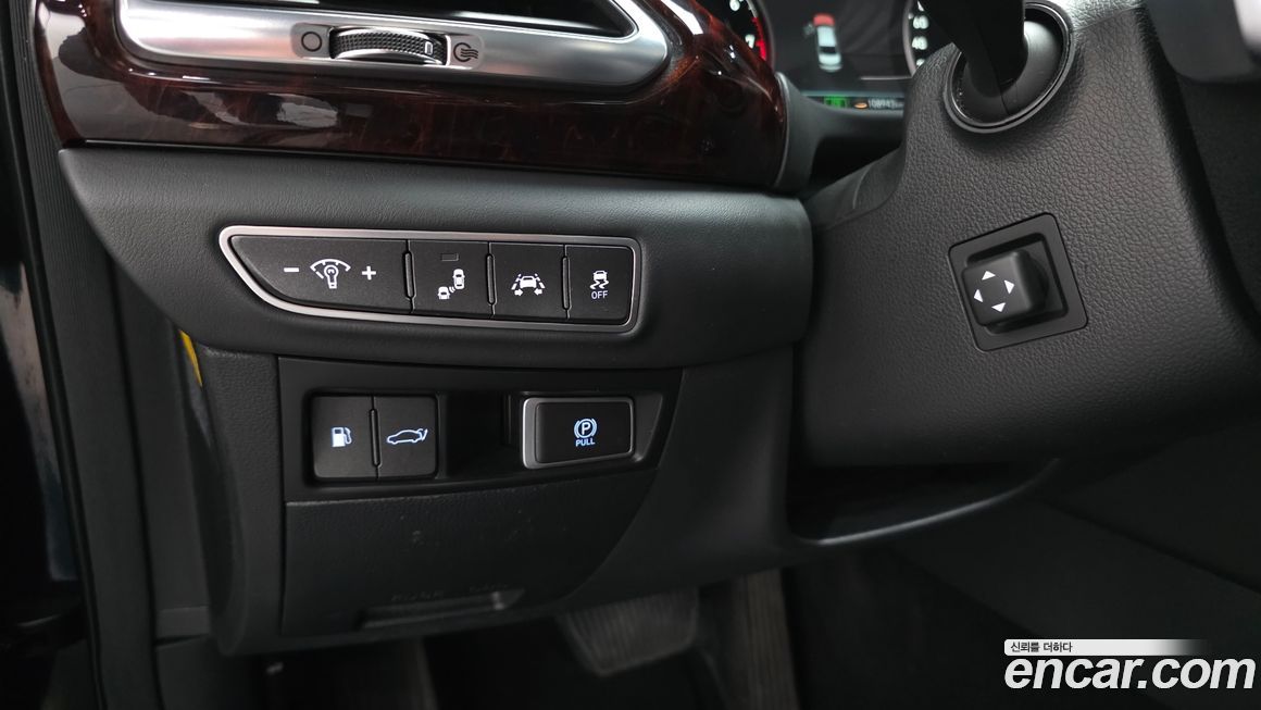 Genesis EQ900 2017