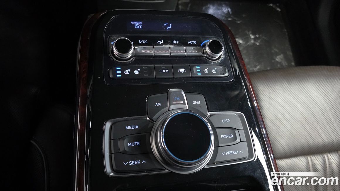 Genesis EQ900 2017