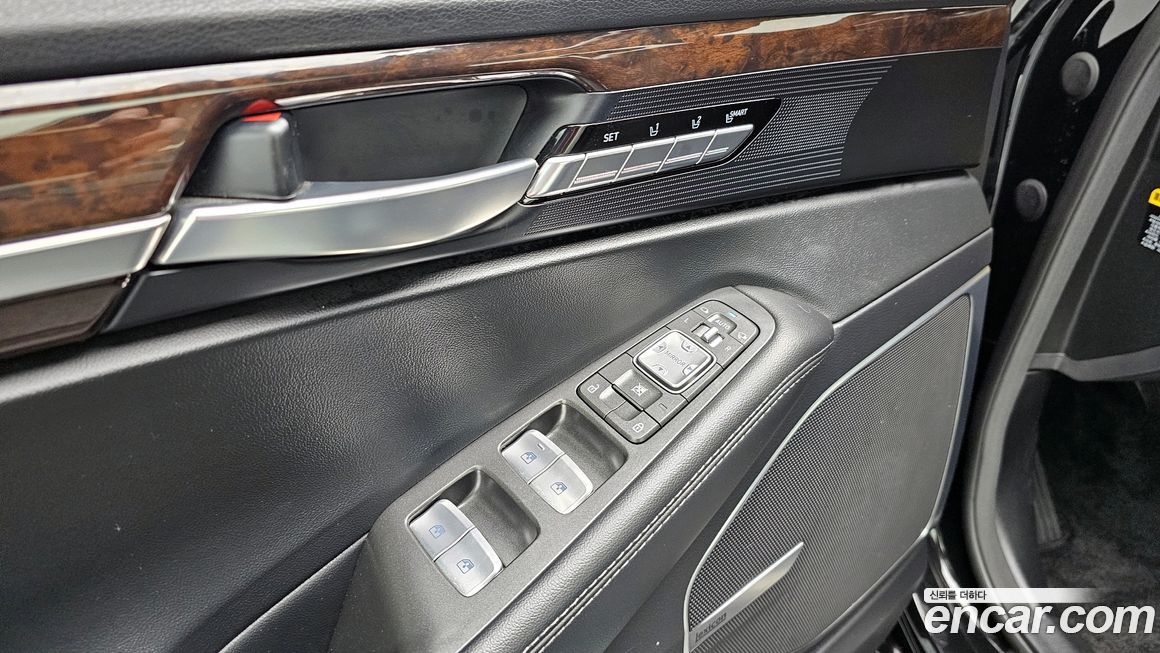 Genesis EQ900 2016