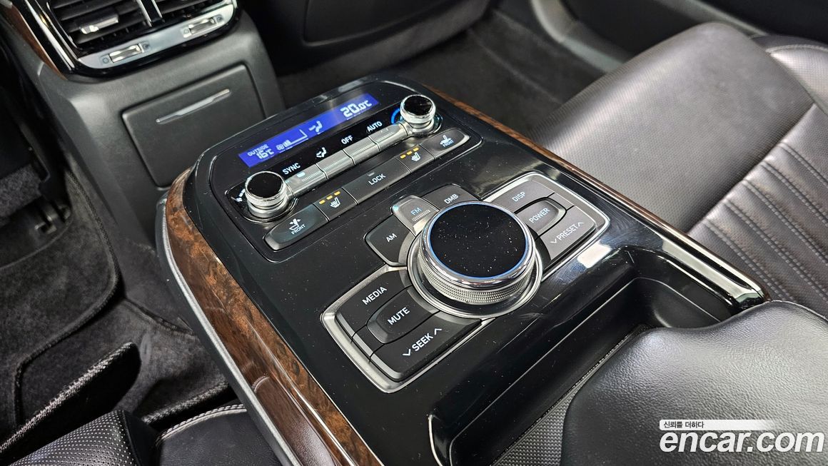 Genesis EQ900 2016