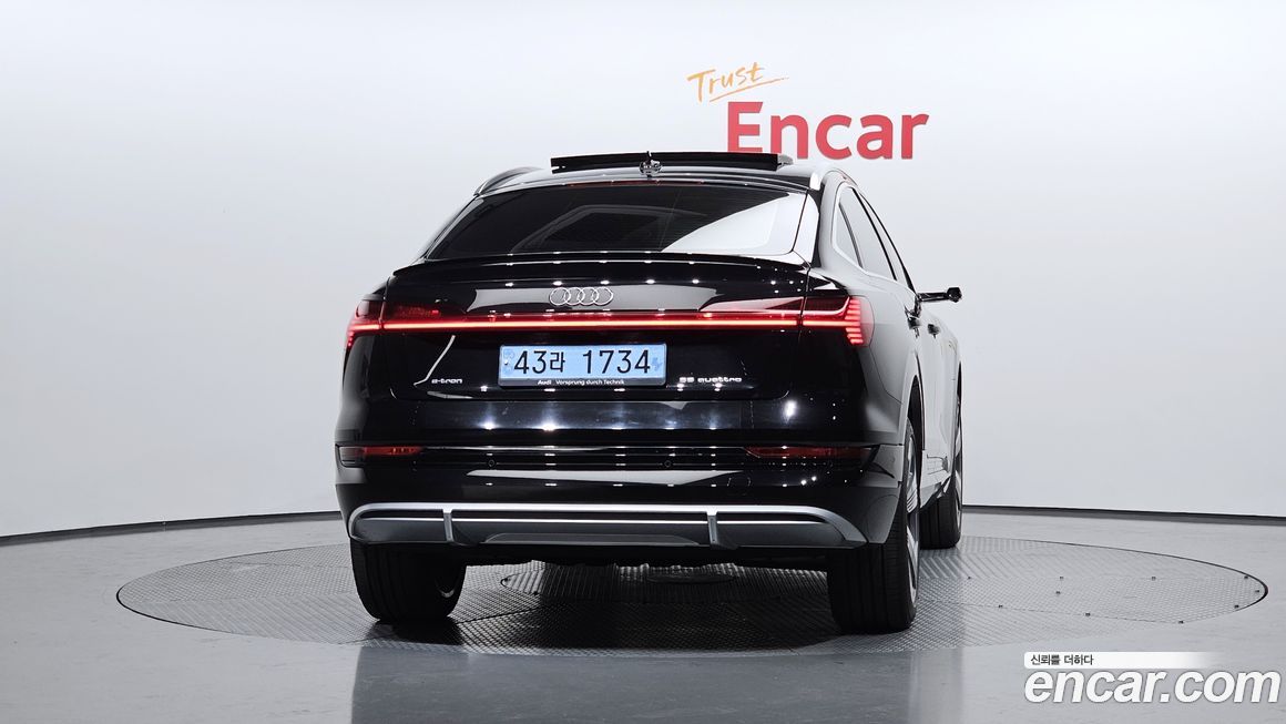 Audi e-tron 2022