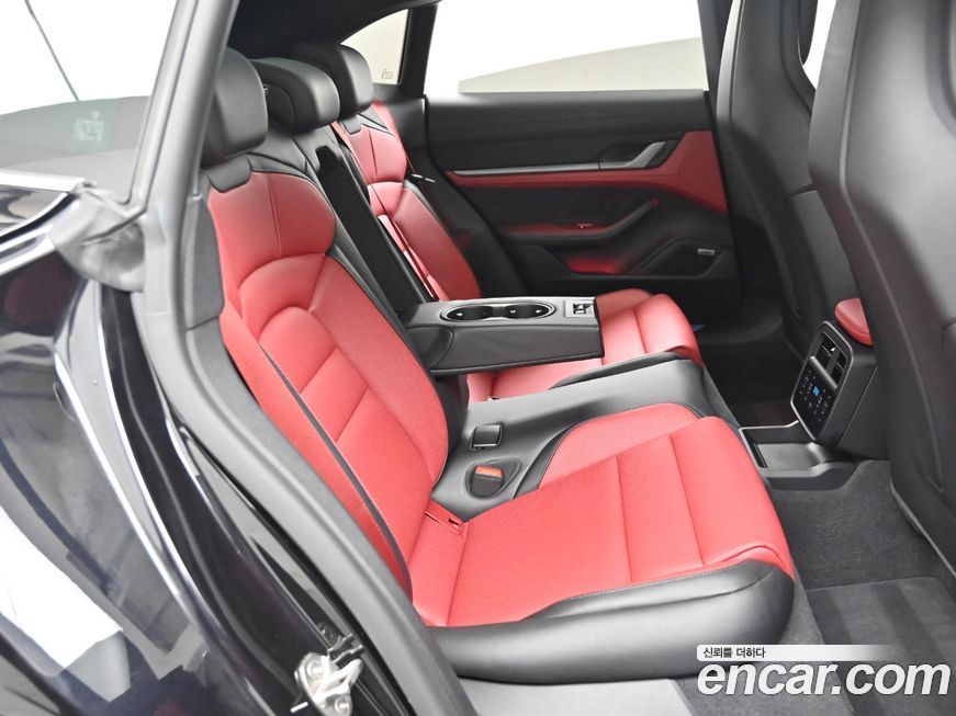 Porsche Taycan 2025