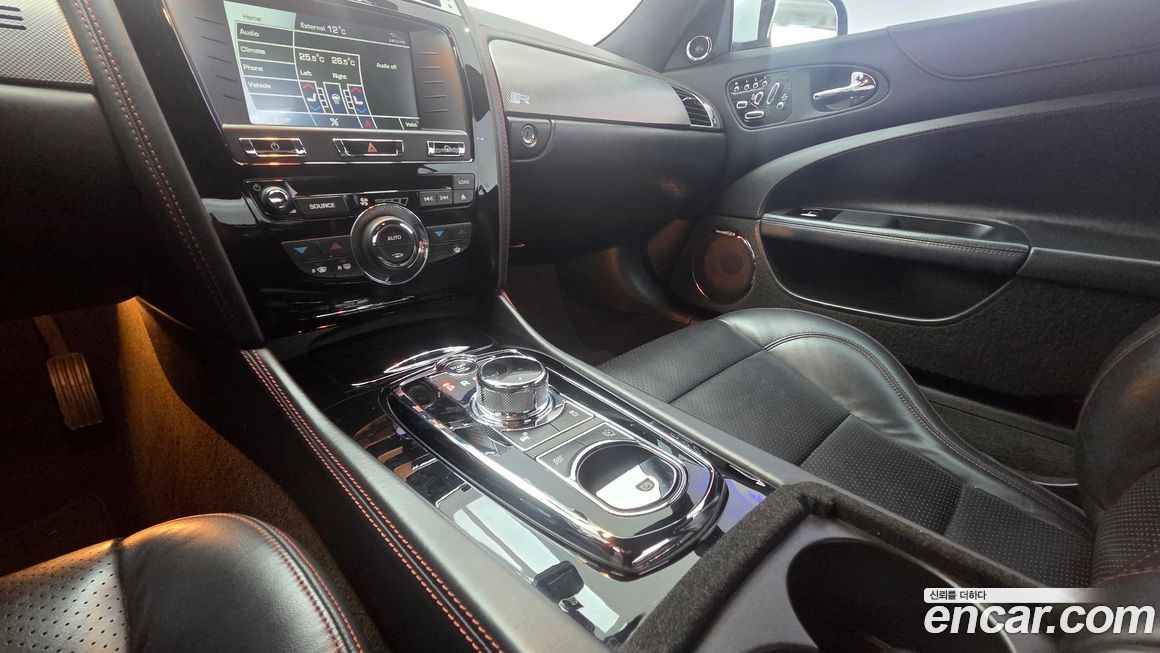 Jaguar XKR 2013
