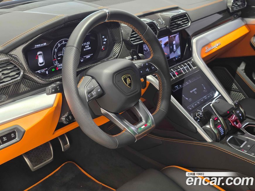 Lamborghini Urus 2024