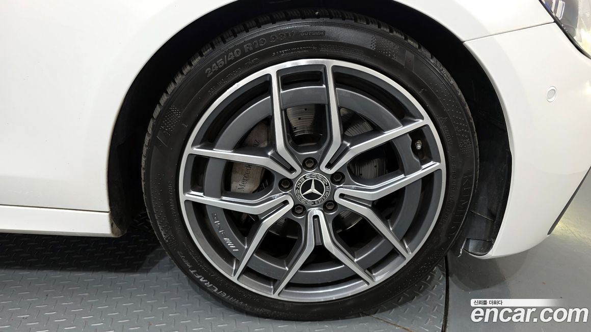 Mercedes-Benz E-Class 2022