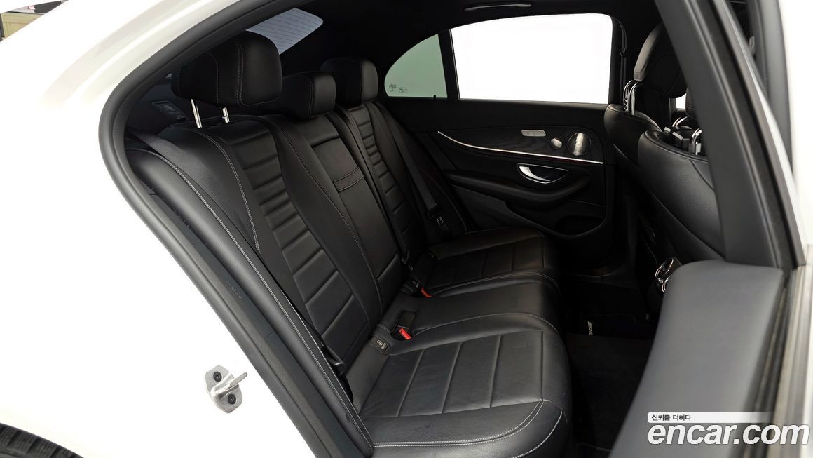 Mercedes-Benz E-Class 2022