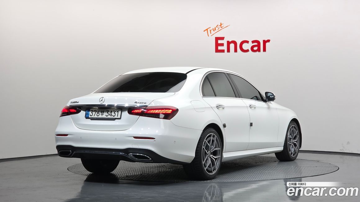 Mercedes-Benz E-Class 2022